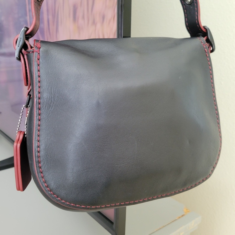 Coach 1941 Saddle Bag 23 Black Glovetanned Leather Crossbody 20115 Burgundy Trim - Picture 3 of 14
